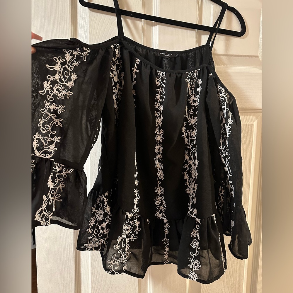 Romeo & Juliet Couture Off The Shoulder Blouse
